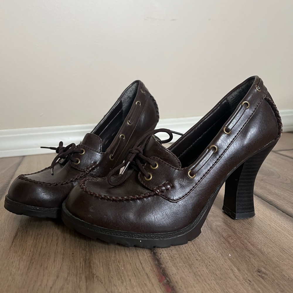 Y2K BEWILD BROWN HEELED LOAFERS - size 7